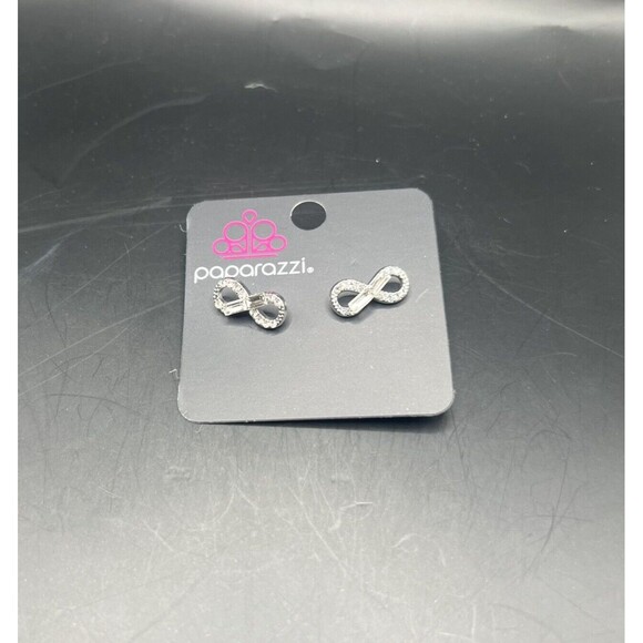 Paparazzi Jewelry Earrings Turn Of The Century White Infinity Post - Picture 1 of 8